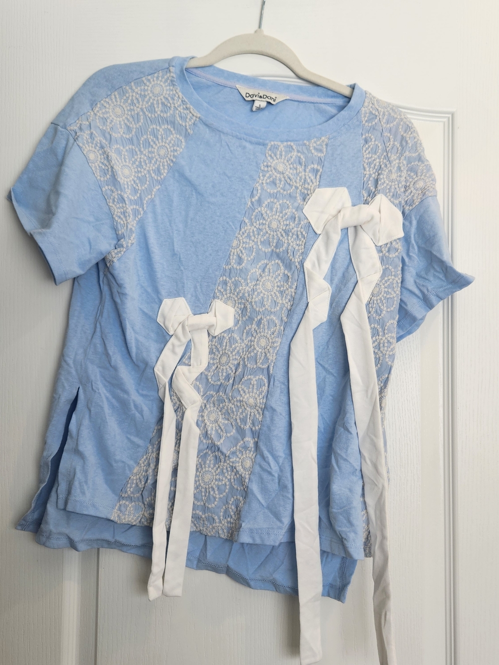 DAVI & DANI Light Blue Lace Patch Tee with White Ribbon Bows S Euc